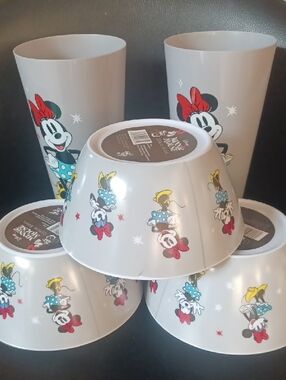 5 PCS. MINNIE MOUSE DINNERWARE SET NEW